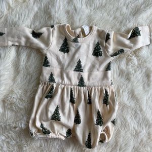 Kate Quinn Organics 0-3 month Christmas outfit